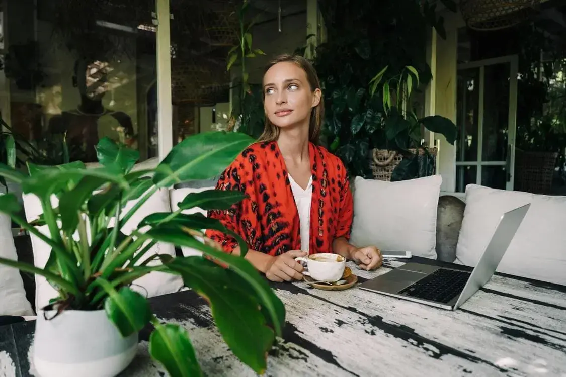 Tropical cafe remote work